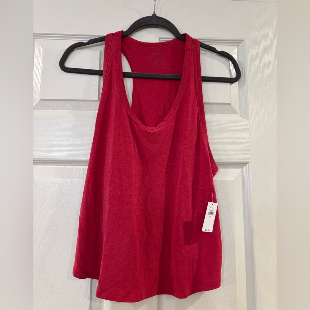 Gap active tank size medium in fuchsia NWT